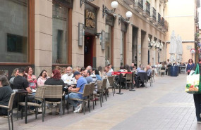 ep archivo terrazas llenas de gente en zaragoza ep archivo terrazas llenas de gente en zaragoza
