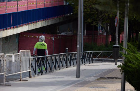 ep archivo   un albanil pasa por una obra a 10 de agosto de 2022 en madrid espana