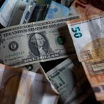 ep archivo   varios billetes de euros y dolares