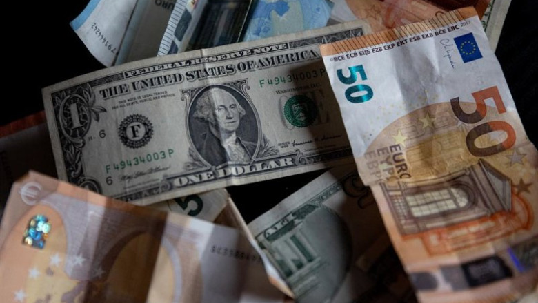 ep archivo   varios billetes de euros y dolares