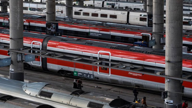 ep archivo   viajeros cogen su tren en la estacion de madrid puerta de atocha almudena grandes