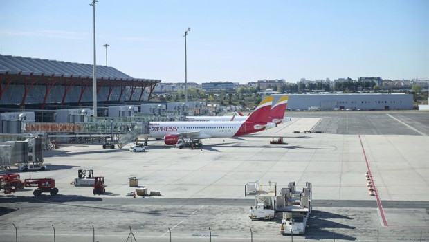 ep aviones en la terminal t4 del aeropuerto adolfo suarez madrid barajas a 30 de marzo de 2026 en