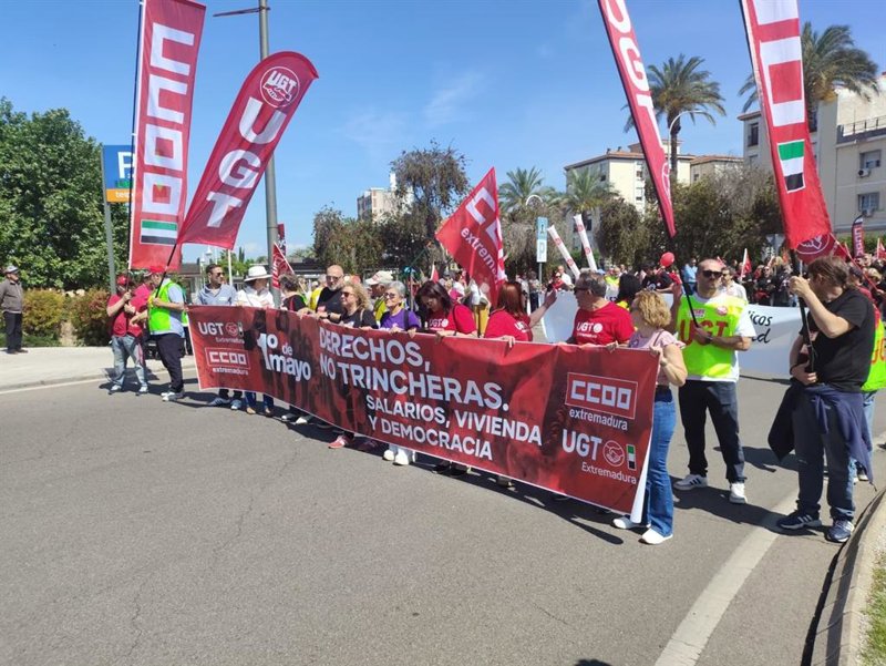 Economía.-CCOO y UGT salen a la calle en Mérida el 1 de Mayo para ...