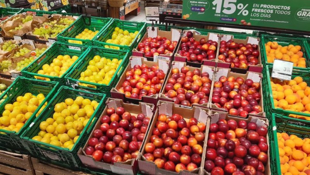 ep carrefour distribuye mas de 1400 toneladas de ciruela de origen espanol y preve superar la cifra