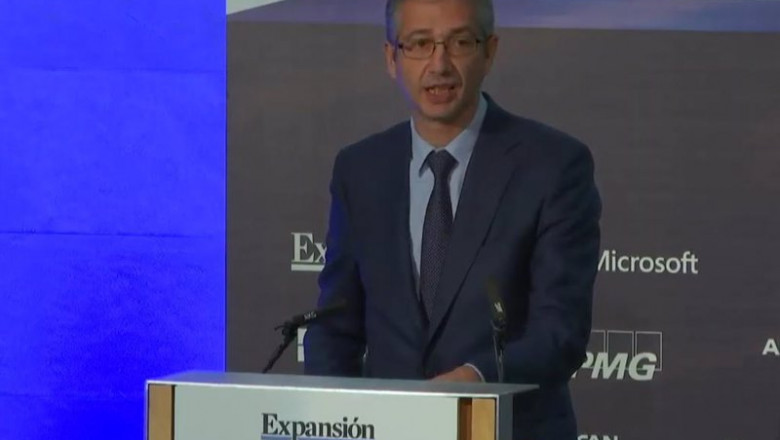 ep el gobernador del banco de espana pablo hernandez de cos en el xi encuentro del sector financiero