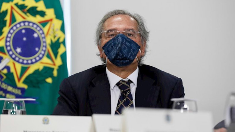 El ministro de Economía de Brasil, Paulo Guedes, con mascarilla | Isac Nobrega/Palacio Planalto/dp / DPA - Archivo ep el ministro de economia de brasil paulo guedes con mascarilla