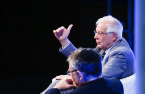 ep el ministro de exteriores josep borrell interviene en el debate con el director del instituto de