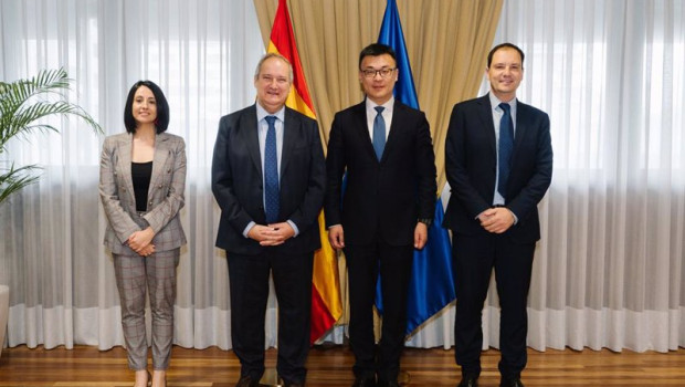 ep el ministro de industria y turismo jordi hereu la secretaria de estado de industria rebeca torro