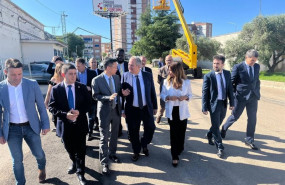ep el ministro jordi hereu c en la visita a las instalaciones de la futura sede desay sv en linares