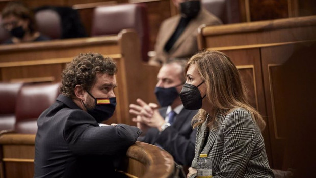 ep el portavoz de vox ivan espinosa de los monteros i y la diputada de vox patricia rueda d durante