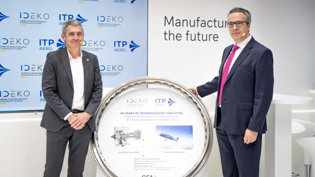 ep firma del acuerdo entre ideko e itp aero en la biemh en el bec de barakaldo