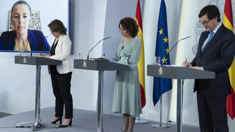 (I-D) La vicepresidenta para la Transición Ecológica y el Reto Demográfico, Teresa Ribera; la ministra portavoz y de Hacienda, María Jesús Montero; y el ministro de Sanidad, Salvador Illa, ofrecen una rueda posterior al Consejo de Ministros | Moncloa ep i-d la vicepresidenta para la transicion ecologica y el reto demografico teresa ribera la