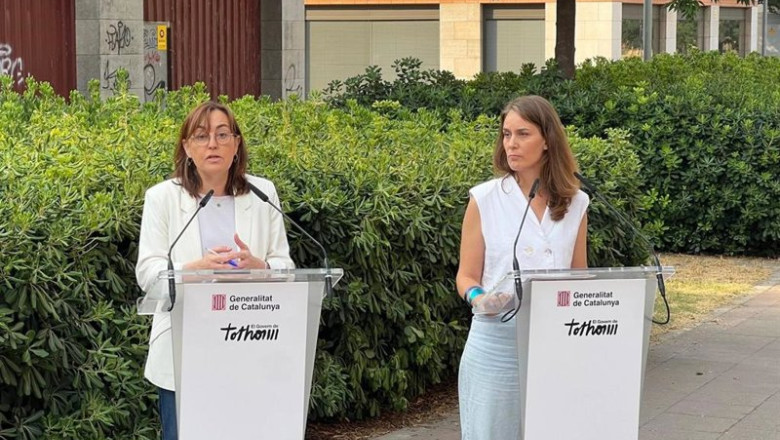 La consellera de Territorio, Vivienda y Transición Ecológica de la Generalitat, Sílvia Paneque, y la presidenta de los Comuns en el Parlament, Jéssica Albiach, en una rueda de prensa en Mollet del Vallès (Barcelona) | EUROPA PRESS ep la consellera de territorio vivienda y transicion ecologica de la generalitat silvia paneque y la
