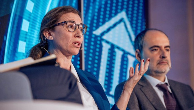 ep la directora general de aeb maria abascal y el director corporativo de servicios asociativos y