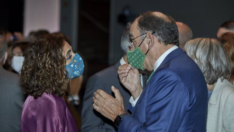 ep la ministra de hacienda y funcion publica maria jesus montero conversa con el presidente y ep la ministra de hacienda y funcion publica maria jesus montero conversa con el presidente y