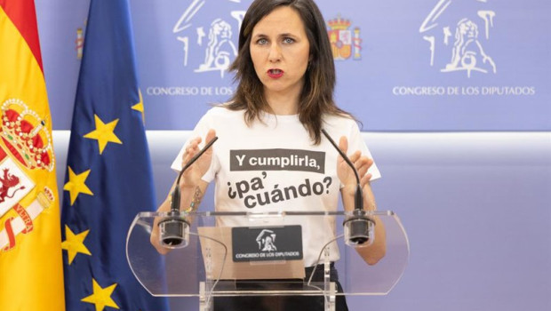 ep la secretaria general de podemos ione belarra con una camiseta sobre la constitucion en la que se 20260307110704