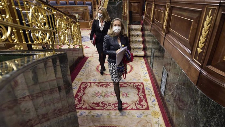 La vicepresidenta segunda y ministra de Trabajo, Yolanda Díaz (izda), y la vicepresidenta primera y ministra de Asuntos Económicos, Nadia Calviño (dcha) | Jesús Hellín - Europa Press ep la vicepresidenta segunda y ministra de trabajo yolanda diaz izda y la vicepresidenta primera y