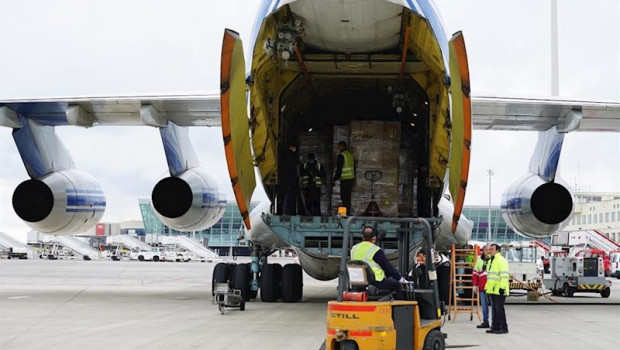 ep llegada de un cargamento con material sanitario al aeropuerto de son sant joan
