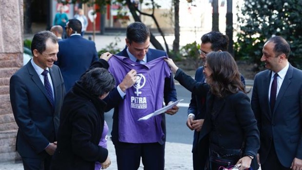 ep pedro sanchez recibegranadapeticionescolectivo petra