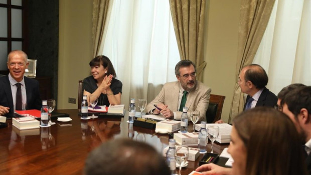 ep portavozpsoesenado ander gil garcia 1i la presidentapsoevicepresidenta priemrasenado cristina narbona 2i presidentesenado manuel cruz 3i yvicepresidente segundosenado pio garcia- escudero 4i dura