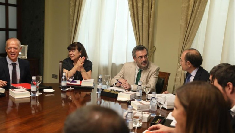 El portavoz del PSOE en el Senado, Ander Gil García (1i); la presidenta del PSOE y vicepresidenta priemra del Senado, Cristina Narbona (2i); el presidente del Senado, Manuel Cruz (3i) y el vicepresidente segundo del Senado, Pio García- Escudero (4i), dura | Marta Fernández Jara - Europa Press ep portavozpsoesenado ander gil garcia 1i la presidentapsoevicepresidenta priemrasenado cristina narbona 2i presidentesenado manuel cruz 3i yvicepresidente segundosenado pio garcia- escudero 4i dura