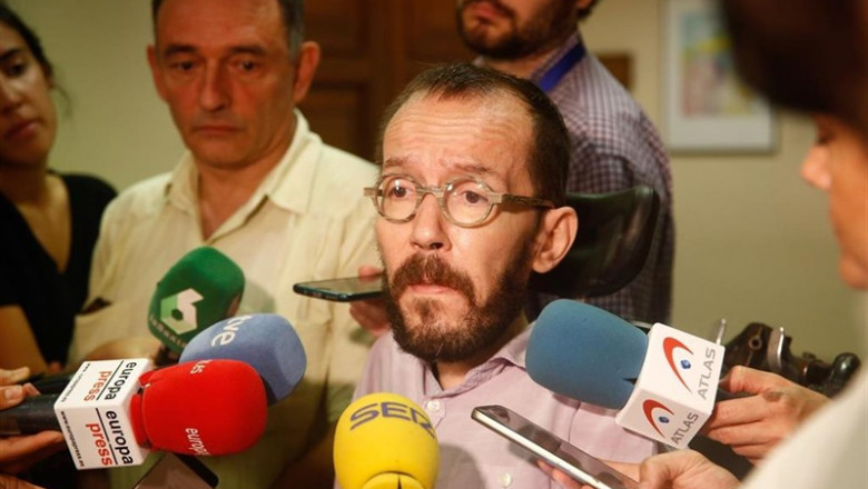 El secretario de Acción de Gobierno de Podemos, Pablo Echenique, en declaraaciones ante los medios de comunicación tras la reunión con representes de asociaciones del mundo científico, las cuales están impulsando reivindicaciones relevantes en el sistema | Ricardo Rubio - Europa Press ep secretarioacciongobiernopodemos pablo echenique en declaraacioneslos medioscomunicacionla reunionrepresentesasociacionesmundo cientifico lasestan impulsando reivindicaciones relevantessistema