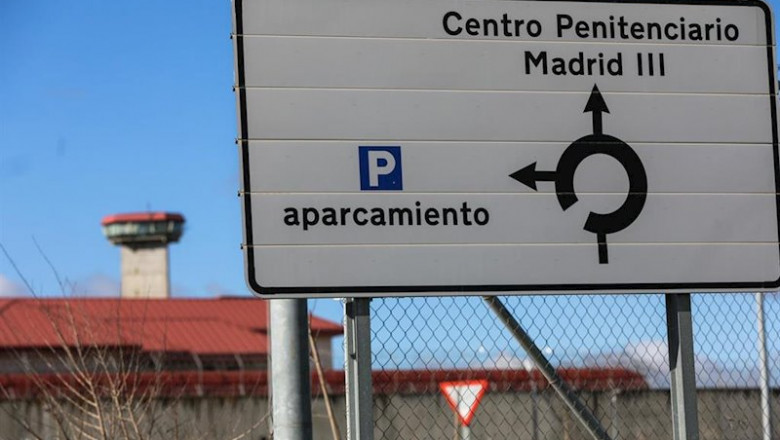 Un cartel indica la dirección a la entrada de la Cárcel de Valdemoro, en Madrid | Jesús Hellín - Europa Press ep un cartel indica la direccion a la entrada de la carcel de valdemoro en madrid