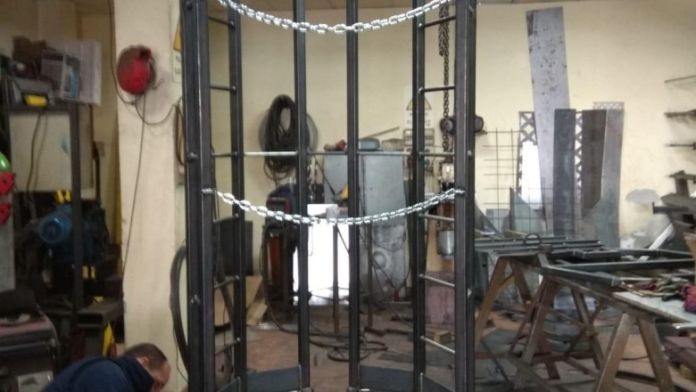 Un herrero ultima los detalles del ascensor creado para sacar a Julen del pozo | CEDIDA ep un herrero ultimadetallesascensor creadosacarjulenpozo