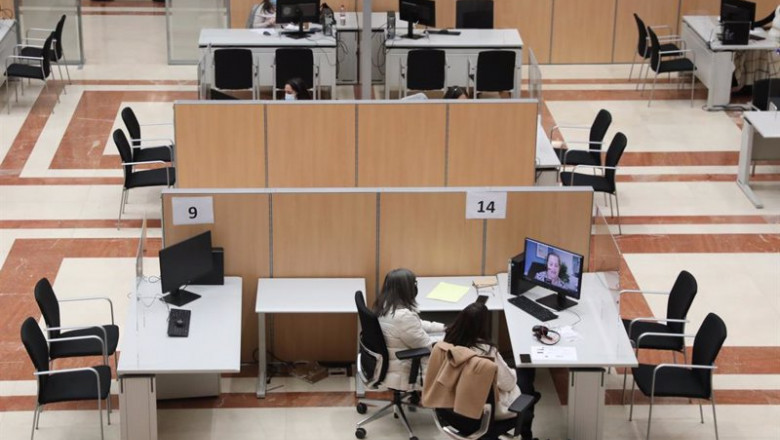 Varias empleadas trabajan en una oficina de la Agencia Tributaria. | Marta Fernández Jara - Europa Press ep varias empleadas trabajan en una oficina de la agencia tributaria