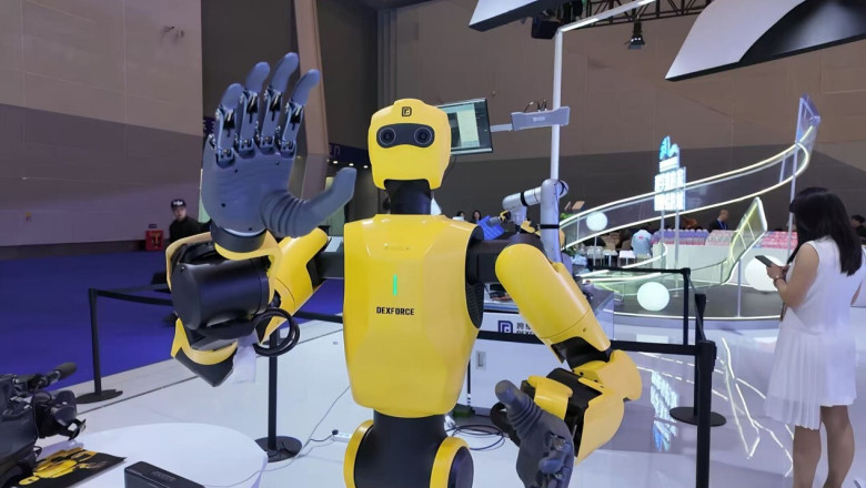 A DexForce humanoid robot on display at the 8th WCIFIT in Chongqing. (Photo/ Kenny Dong) image1 20260522145510