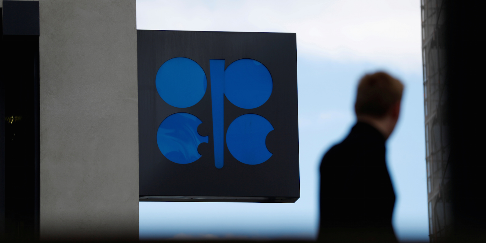 La OPEP+ discute hoy mayores recortes en la producción de crudo