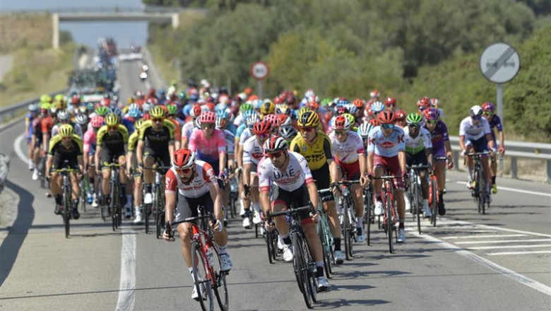 31 August 2019, Spain, Igualada: Cyclists in action during the eighth stage of the 2019 edition of the "Vuelta a Espana" Tour of Spain cycling race, 166,9 km from Valls to Igualada. Photo: Yuzuru Sunada/BELGA/dpa | Yuzuru Sunada/BELGA/dpa ep 31 august 2019 spain igualada cyclists in action during the eighth stage of the 2019 edition of