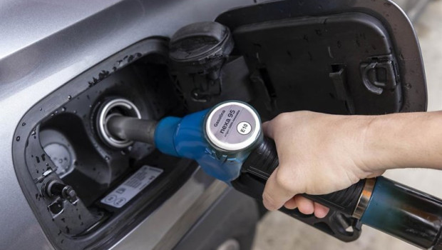 ep archivo   bmw toyota bosch y repsol ponen a prueba en espana vehiculos con gasolina 100 renovable