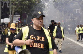 ep archivo   el portavoz de elite taxi tito alvarez durante una marcha lenta hasta la delegacion del