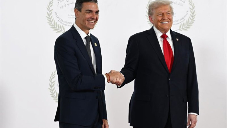 ep archivo   el presidente del gobierno pedro sanchez i saluda al presidente de estados unidos