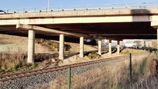 ep archivo   puente de la pa 34 sobre las vias de adif en berriozar