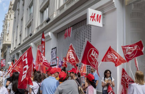 ep archivo   trabajadores de la cadena sueca de moda hm durante una protesta en gran via a 20 de