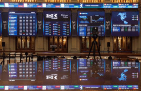 ep archivo   varios paneles del ibex en el palacio de la bolsa de madrid