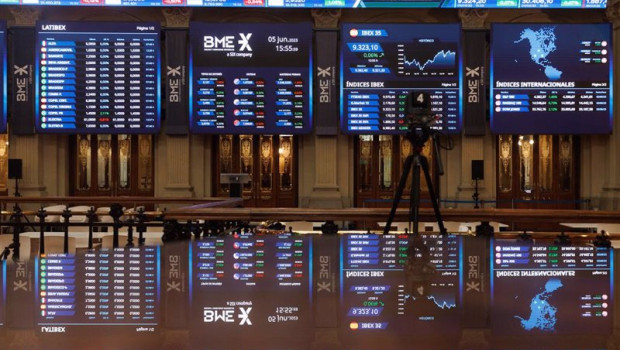 ep archivo varios paneles del ibex en el palacio de la bolsa de madrid ep archivo varios paneles del ibex en el palacio de la bolsa de madrid