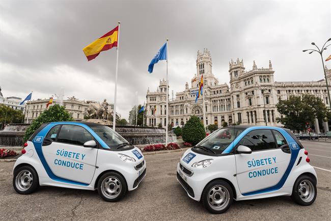 Car2go en la plaza de Cibeles de Madrid. | DAIMLER ep car2gomadrid