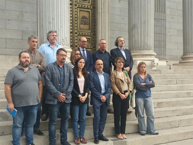 Diputados concentrados contra el encarcelamiento de Sànchez y Cuixart | EUROPA PRESS ep diputados concentradosencarcelamientosnchezcuixart
