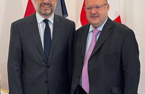 ep el consejero de economia hacienda y empleo javier fernandez lasquetty y chris hayward jefe de