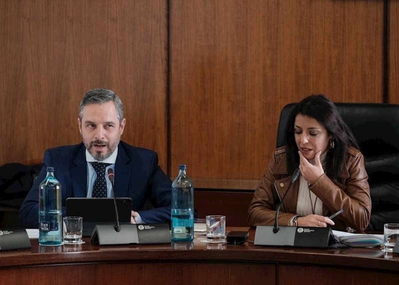 ep el consejero de hacienda industria y energia juan bravo ante la diputacion permanente
