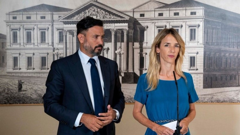 El diputado Guillermo Mariscal y la portavoz del PP, Cayetana Álvarez de Toledo, haciendo declaraciones a la prensa | GPPOPULAR ep el diputado guillermo mariscal y la portavoz del pp cayetana alvarez de toledo haciendo