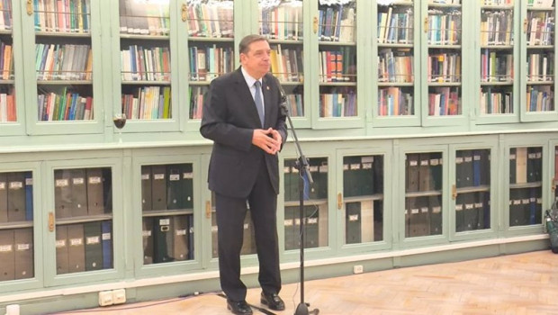 ep el ministro de agricultura pesca y alimentacion luis planas en la biblioteca del ministerio