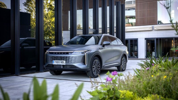 ep el omoda 9 estrena la tecnologia shs con 537 cv de potencia combinada y hasta 1100 km de