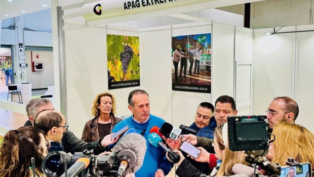 ep el presidente de apag extremadura asaja juan metidieri atiende a los medios de comunicaicon