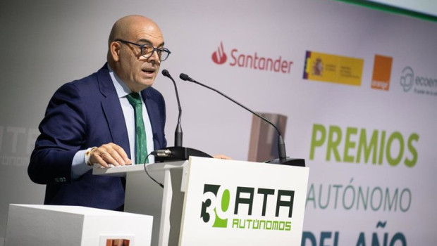 ep el presidente de ata lorenzo amor interviene durante la gala de los xxiv premios autonomo del ano