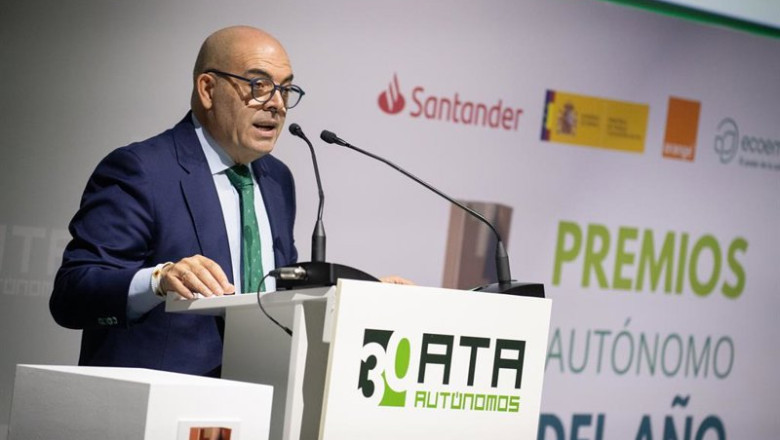 El presidente de ATA, Lorenzo Amor, interviene durante la gala de los XXIV Premios Autónomo del Año, este lunes en Madrid. | Fernando Sánchez - Europa Press ep el presidente de ata lorenzo amor interviene durante la gala de los xxiv premios autonomo del ano