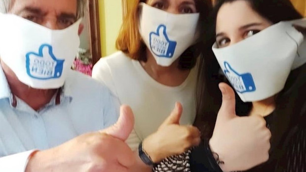 ep el presidente de cantabria miguel angel revilla y su familia con la mascarilla que el gobierno de
